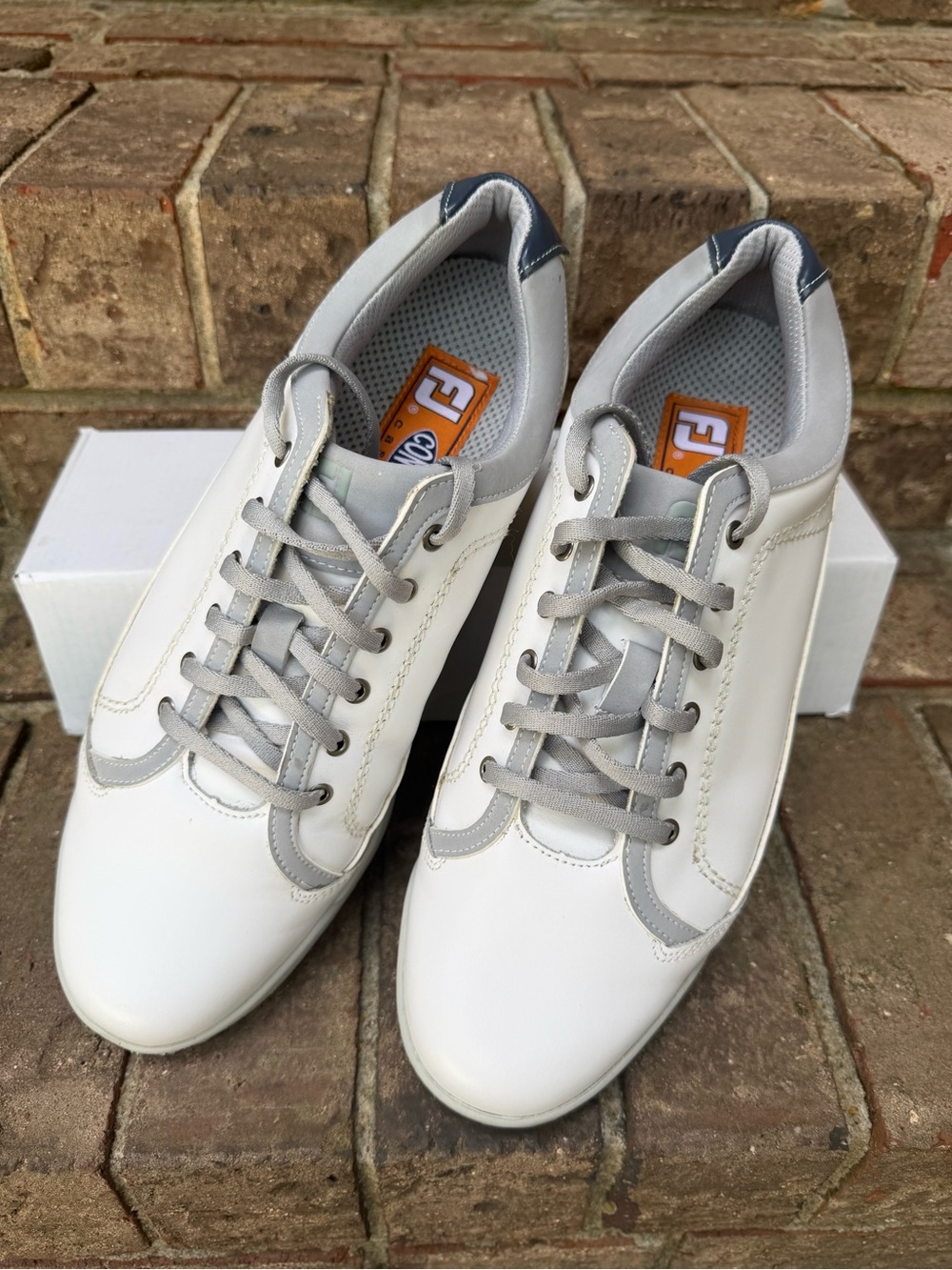 FootJoy Contour Golf Shoes White Gray Spike-less Mens Size 8.5M